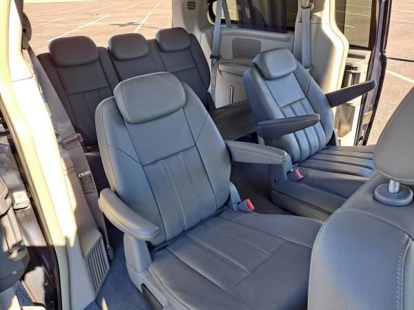 2008 Chrysler Town & Country Touring - 131K Miles 3 8L Stow n Go w for sale in Baton Rouge , LA – photo 18