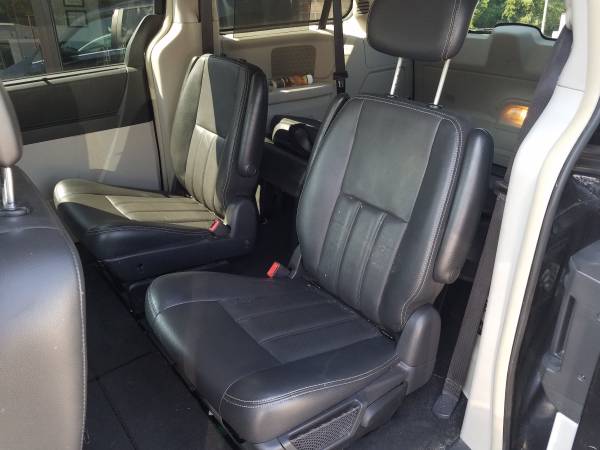 2010 Chrysler Town and Country for sale in Clarksville, TN – photo 4