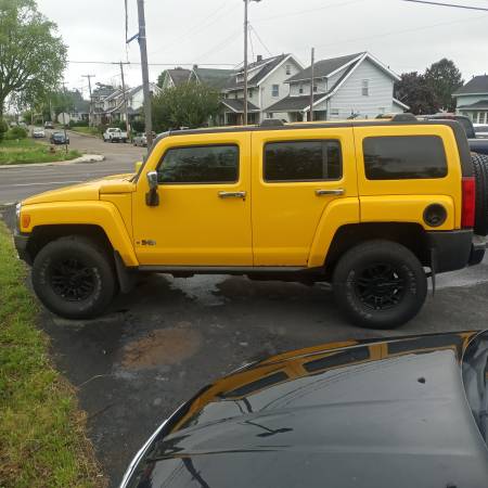 HUMMER H3 RUNS GOOD - - by dealer - vehicle for sale in Canton, OH – photo 2