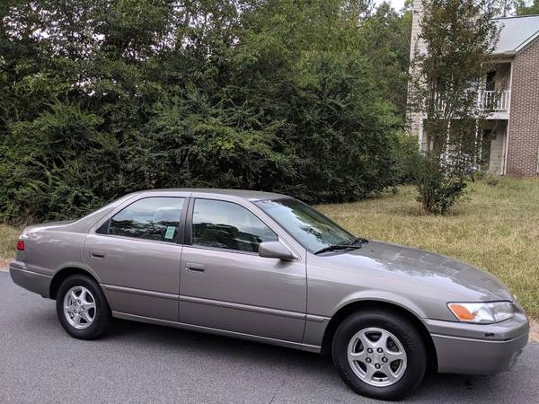 ONLY 48,000 MILES- OWNED BY A RETIREE -TOYOTA CAMRY XLE - SIDE AIRBAGS for sale in Powder Springs, TN