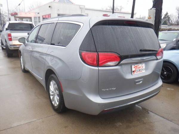 2017 Chrysler Pacifica Touring-L - cars & trucks - by dealer -... for sale in Des Moines, IA – photo 7