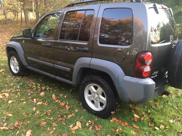 1 Owner 2005 Jeep Liberty Sport 4x4 In Great Shape for sale in Andover, NJ – photo 3