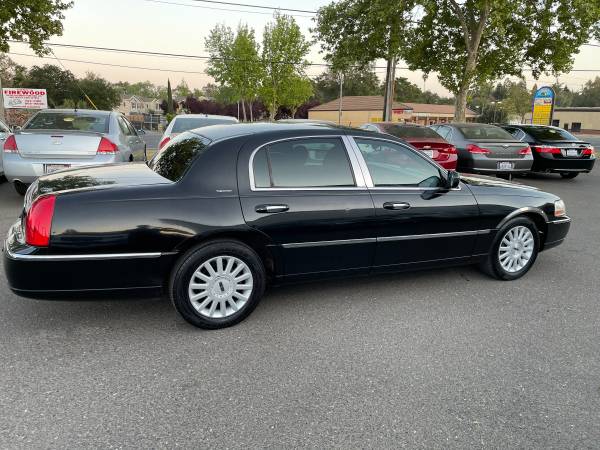 2005 Lincoln Town Car Signature Sedan BLACK LEATHER 6 PASSENGER for sale in Citrus Heights, CA – photo 6