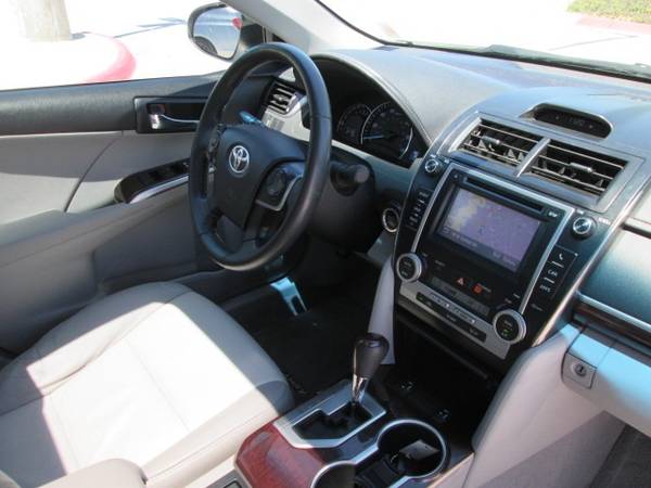 2012 Toyota Camry XLE sedan Super White - - by dealer for sale in Fayetteville, AR – photo 10