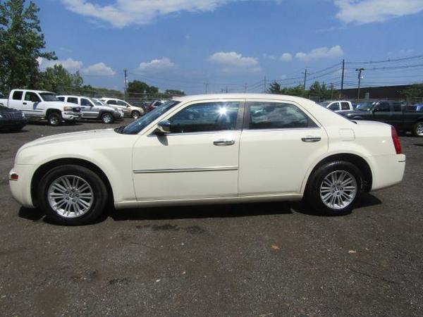 2010 Chrysler 300 Touring Signature Sedan 4D EZ-FINANCING! - cars &... for sale in Garfield, NY – photo 4