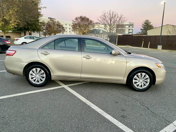 2009 Toyota Camry LE Excellent Shape Clean Title Clean Record - cars for sale in MANASSAS, District Of Columbia – photo 4