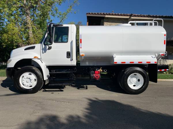 2011 INTERNATIONAL 2500 GALLON WATER TRUCK JUST BUILT $25,500 - cars... for sale in Patton, CA – photo 2
