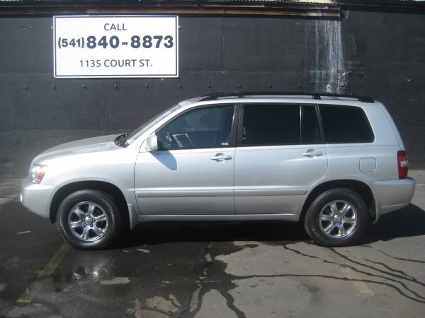 2004 Toyota Highlander Sport Utility (AWD, Super Clean, 3rd Row) for sale in Medford, OR