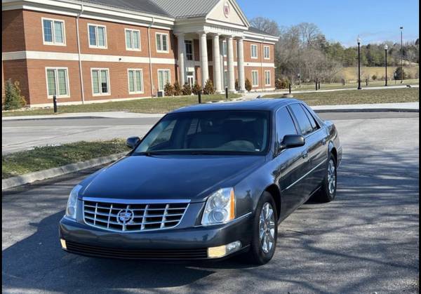 Premium Cadillac DTS for sale in Sevierville, TN
