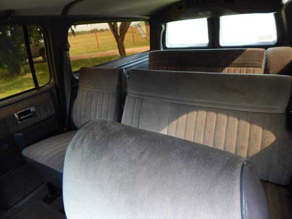 Hunting/Ranch Truck! Classic 1988 Chevy Silverado Suburban R20 for sale in Mission, TX – photo 17