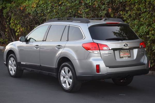 2011 Subaru Outback Limited - LEATHER / MOONROOF / 1 OWNR / 23 RECORDS for sale in Beaverton, OR – photo 5