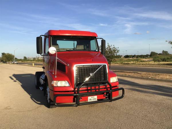 2013 Volvo VNM Day Cab / Daycab for sale in Odessa, TX – photo 5