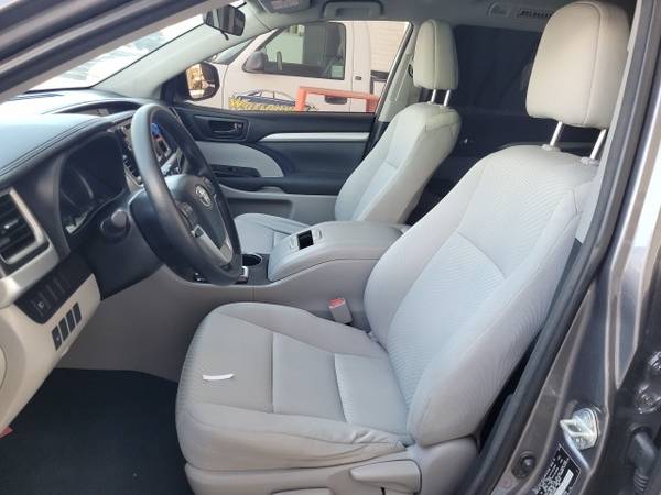 2018 Toyota Highlander FWD 4D Sport Utility/SUV LE for sale in Watsonville, CA – photo 8