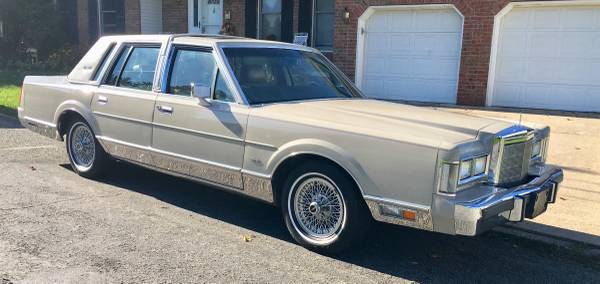 1988 Lincoln Town Car Signature Series for sale in Moosic, PA – photo 4