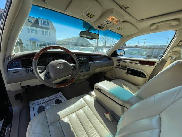 2003 LINCOLN TOWN CAR SIGNATURE - - by dealer for sale in Hyannis, MA – photo 10