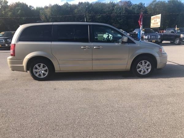 2010 Chrysler Town Country Touring Plus for sale in Green Bay, WI – photo 6