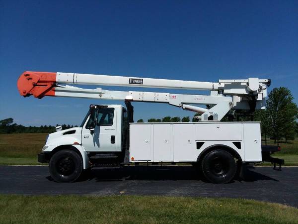 53k Miles 60' Material Handling 2004 International 4300 Bucket Truck for sale in Hampshire, OH – photo 14