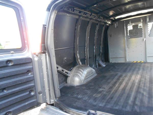 2008 Chevy EXPRESS 3500 Cargo Van 3 Passenger Work Van Runs 100% for sale in Hampstead, MA – photo 20