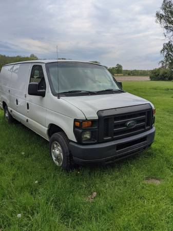 08 E150 cargo van for sale in Wilmington, OH