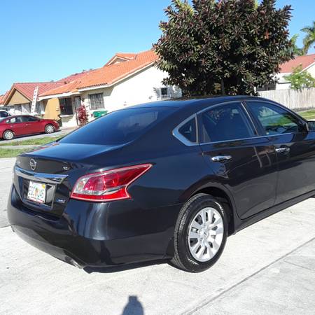 Nissan Altima 2013 - cars & trucks - by owner - vehicle automotive... for sale in Hialeah, FL – photo 2