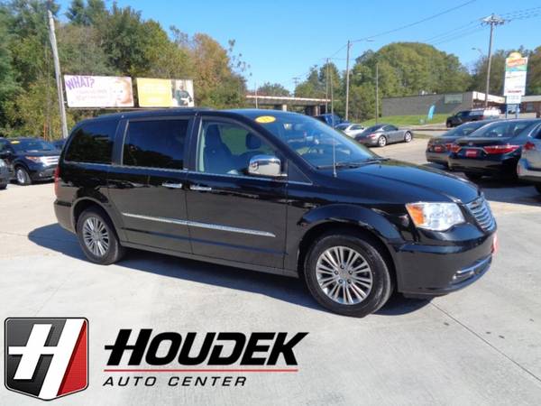 2013 Chrysler Town & Country Touring-L for sale in Marion, IA