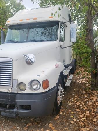 1999 Freightliner or Volvo or Semi Truck or Kenworth or peterbilt for sale in Dallas, TX – photo 19