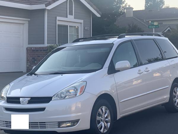 2005 Toyota Sienna XLE One Owner for sale in Roseville, CA – photo 2