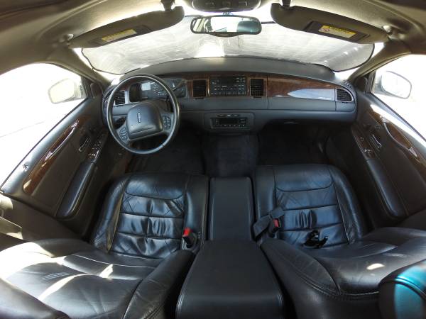 1998 Lincoln Town Car Signature; 1 Family Owned - - by for sale in Klamath Falls, OR – photo 15