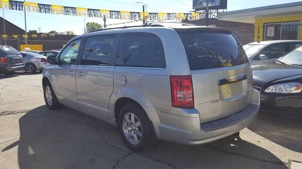 2008 CHRYSLER TOWN AND COUNTRY WE FINANCE FREE LAYAWAY for sale in Detroit, MI – photo 3