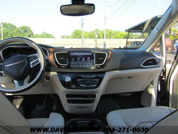 2018 Chrysler Pacifica Limited Four-Door Passenger Loaded Family Mini for sale in Richmond, PA – photo 7