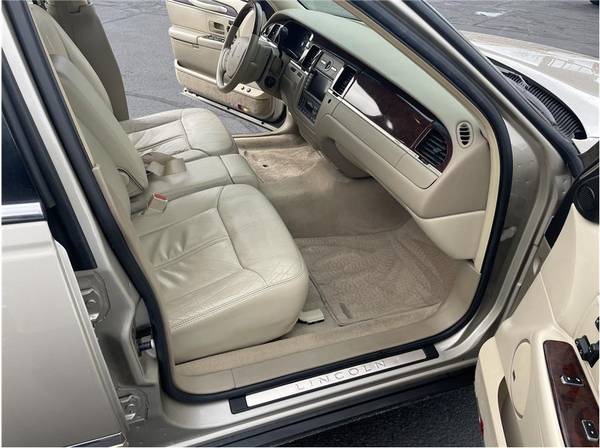 2006 Lincoln Town Car - - by dealer - vehicle for sale in Medford, OR – photo 18