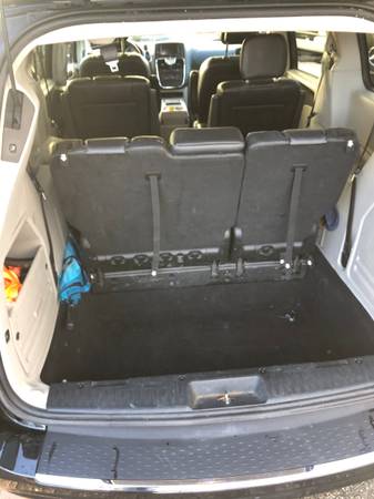 2015 CHRYSLER TOWN AND COUNTRY clean LOADED - - by for sale in Lynbrook, NY – photo 10