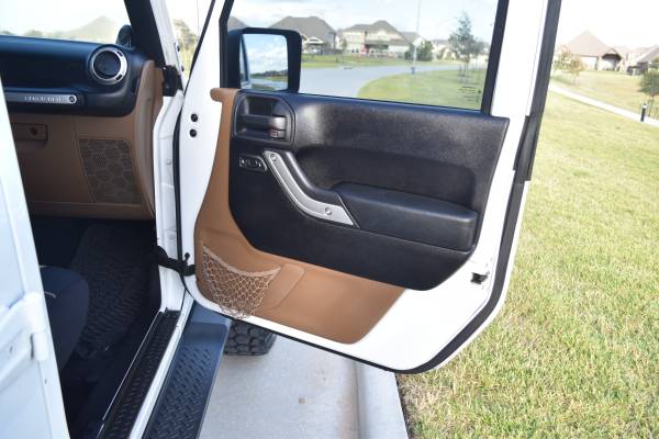 Gorgeous Lifted 2012 Jeep Wrangler Unlimited Sahara for sale in Missouri City, TX – photo 9