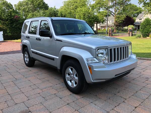 2011 Jeep Liberty 4x4 low miles for sale in West Islip, NY – photo 2