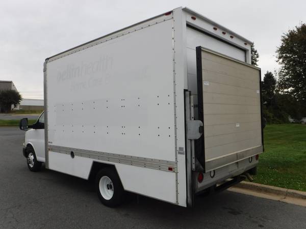 2015 GMC BOX TRUCK 14FT W/LIFTGATE TALL BOX for sale in Charlotte, SC – photo 4