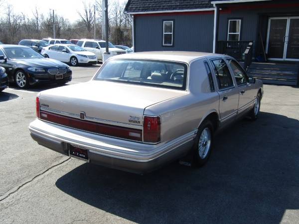 1993 Lincoln Town Car Signature for sale in Indianapolis, IN – photo 7