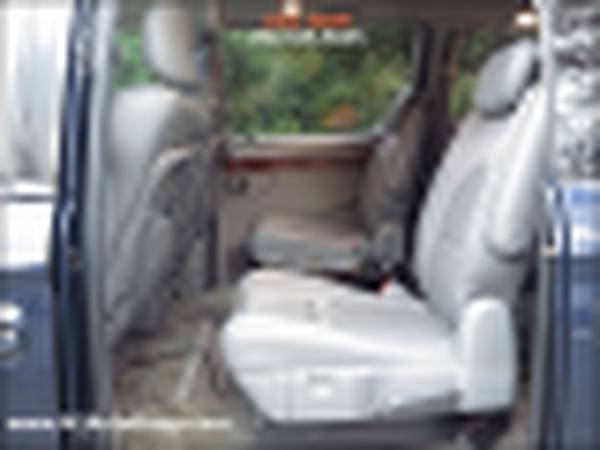 2006 Chrysler Town & Country Limited 4dr Extended Mini Van w/ Power... for sale in East Brunswick, NY – photo 13