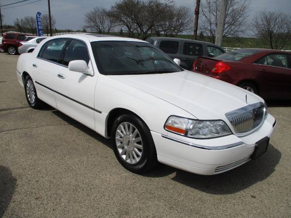 2003 Lincoln Town Car Signature - - by dealer for sale in McHenry, IL – photo 4