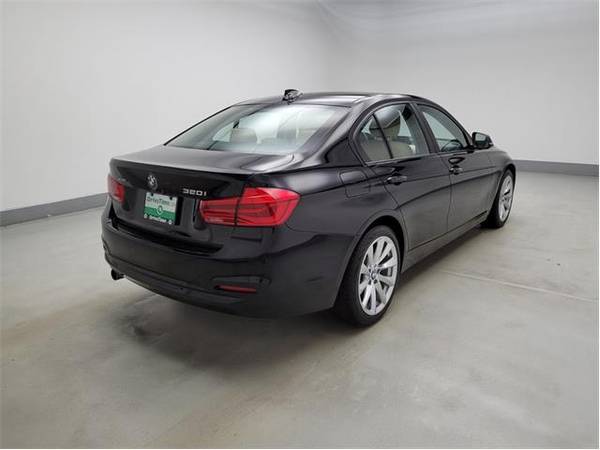 2018 BMW 320i xDrive - sedan - - by dealer - vehicle for sale in Taylor, MI – photo 9