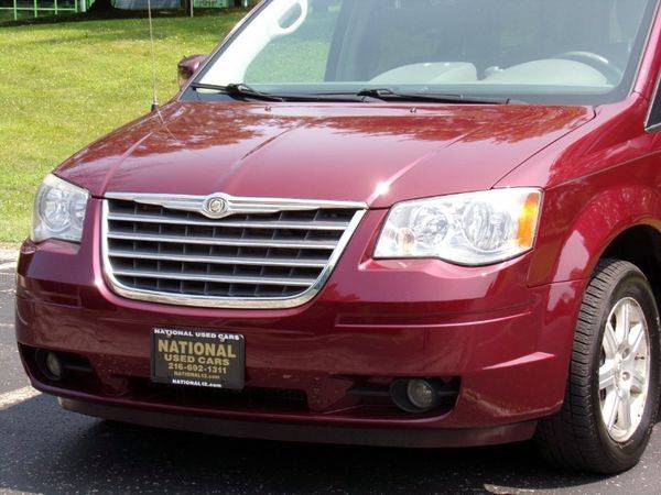 2009 Chrysler Town Country Touring for sale in Madison , OH – photo 7