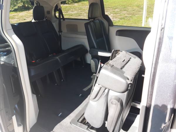 2014 Chrysler Town & Country Touring Minivan for sale in West Fargo, ND – photo 18