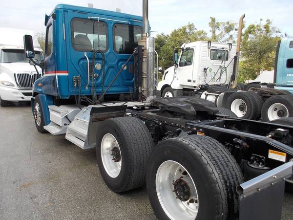 2009 Freightliner Cascadia - cars & trucks - by dealer - vehicle... for sale in Plant City, FL – photo 4