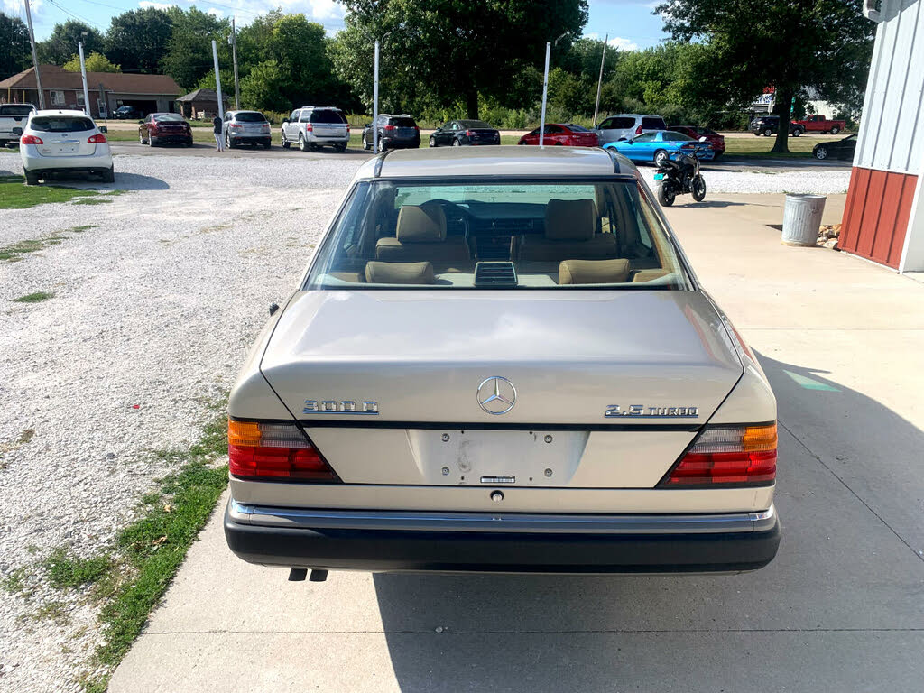 1991 Mercedes-Benz 300-Class 4 Dr 300D Turbodiesel Sedan for sale in Macomb, IL – photo 7