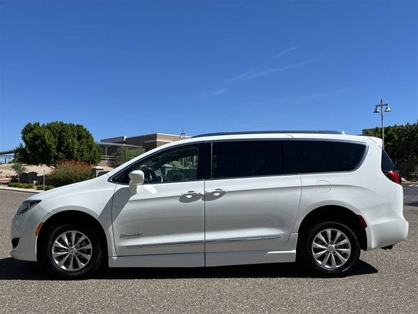2018 Chrysler Pacifica Touring L Power Side-Entry for sale in Phoenix, IL – photo 12