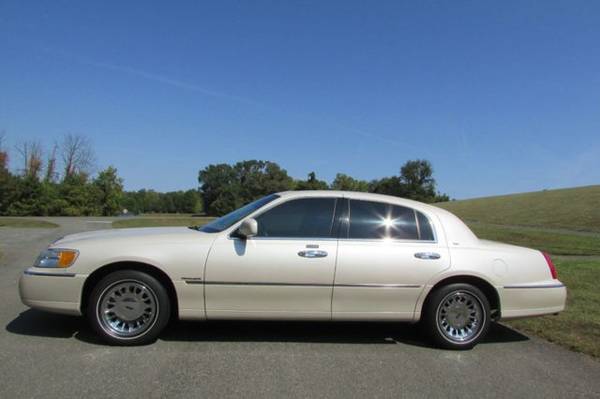 2000 Lincoln Town-Car *CARTIER* Only 57k Orig-Miles EXTRA-CLEAN for sale in MANASSAS PARK, District Of Columbia – photo 6