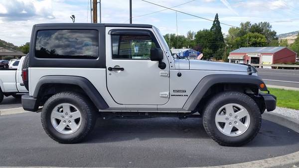2011 Jeep Wrangler Sport 4WD HardTop Manual with Low Miles One Owner for sale in Ashland, OR – photo 4