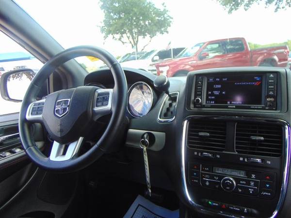 2018 Dodge Grand Caravan Gt (Mileage: 44,175) for sale in Devine, TX – photo 12