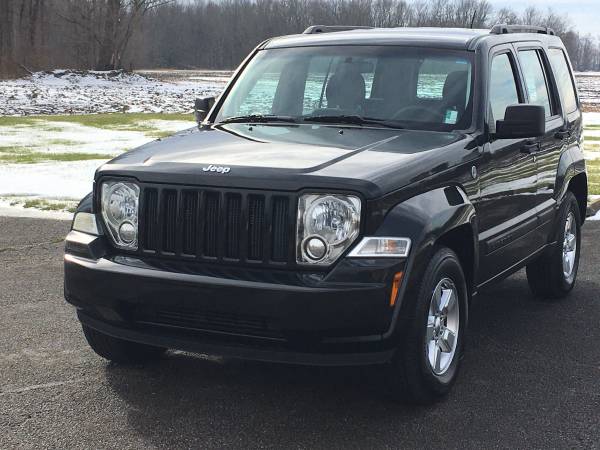 2012 Jeep Liberty 4X4 No Rust! Nice! Only $6450 - cars & trucks - by... for sale in Chesterfield Indiana, IN – photo 3