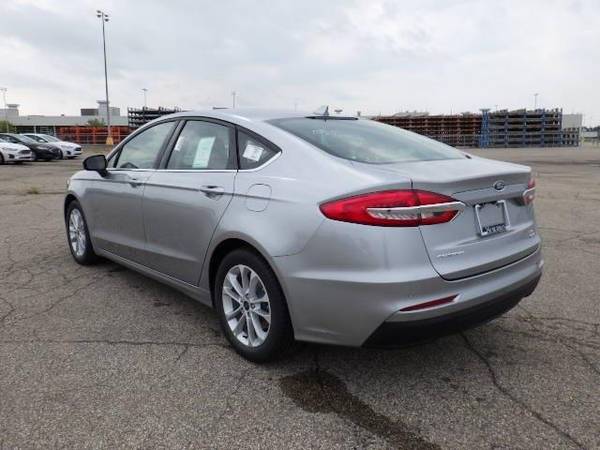 2020 Ford Fusion sedan SE (Silver) GUARANTEED APPROVAL for sale in Sterling Heights, MI – photo 5