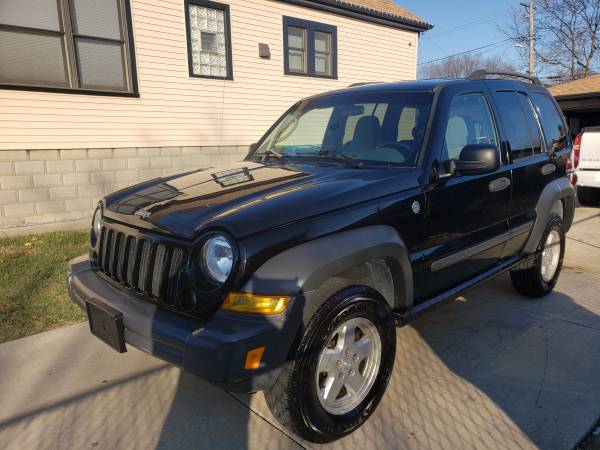 2006 JEEP LIBERTY 4X4... GAS SAVER SUV.... - cars & trucks - by... for sale in Evergreen Park, IL
